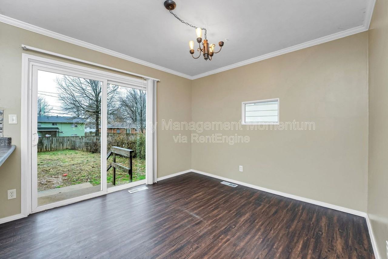 603 E Greenwood St - Photo 6 of 34