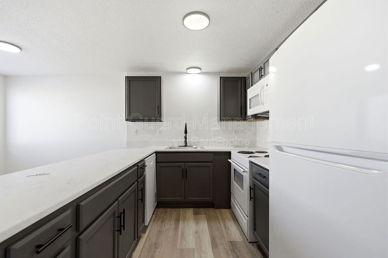 1932 S Cleveland Ave - Photo 5 of 31