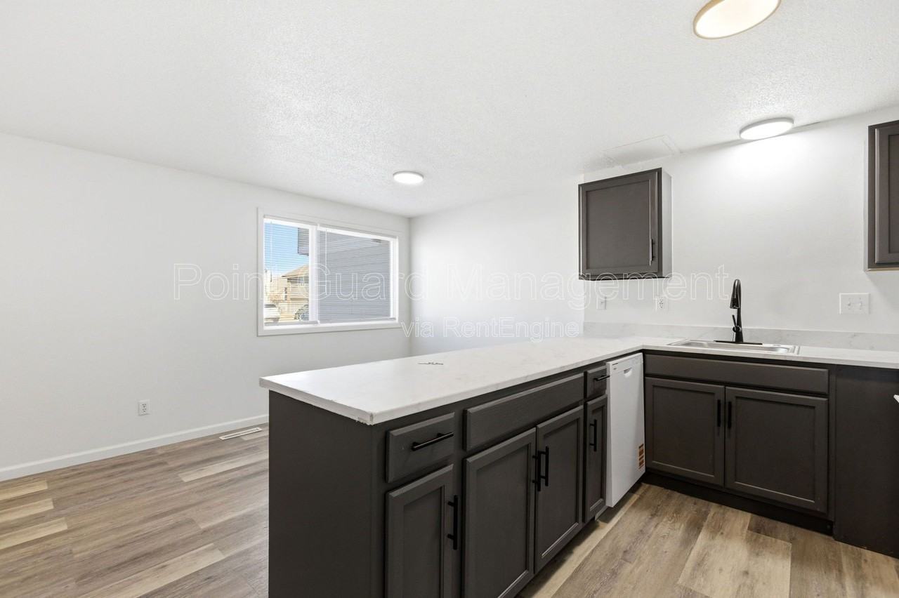 1932 S Cleveland Ave - Photo 6 of 31