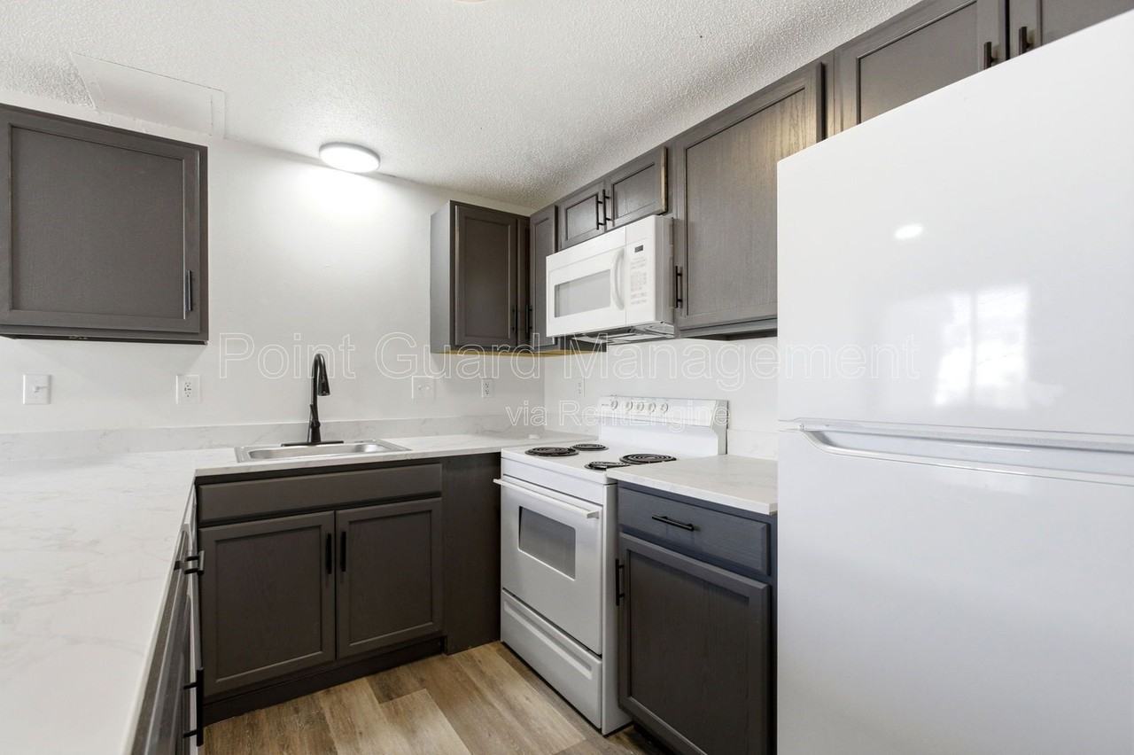 1932 S Cleveland Ave - Photo 7 of 31