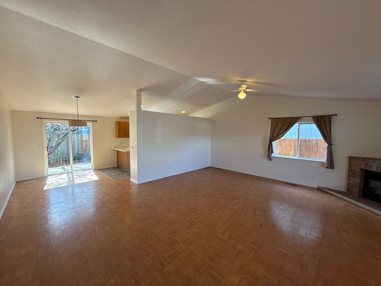 1843 Olympic Dr E - Photo 3 of 22