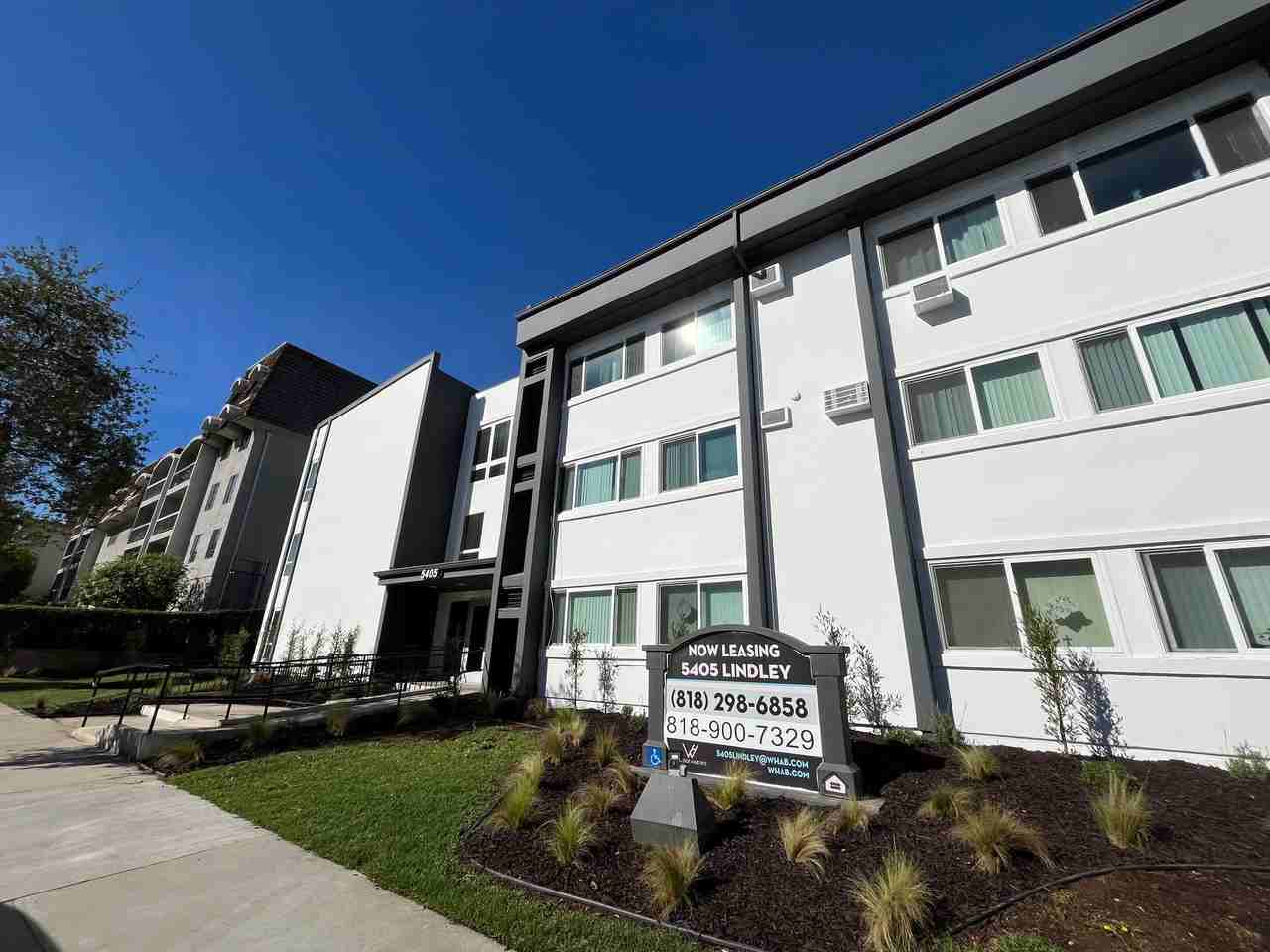 5405 Lindley Avenue - Photo 3 of 8