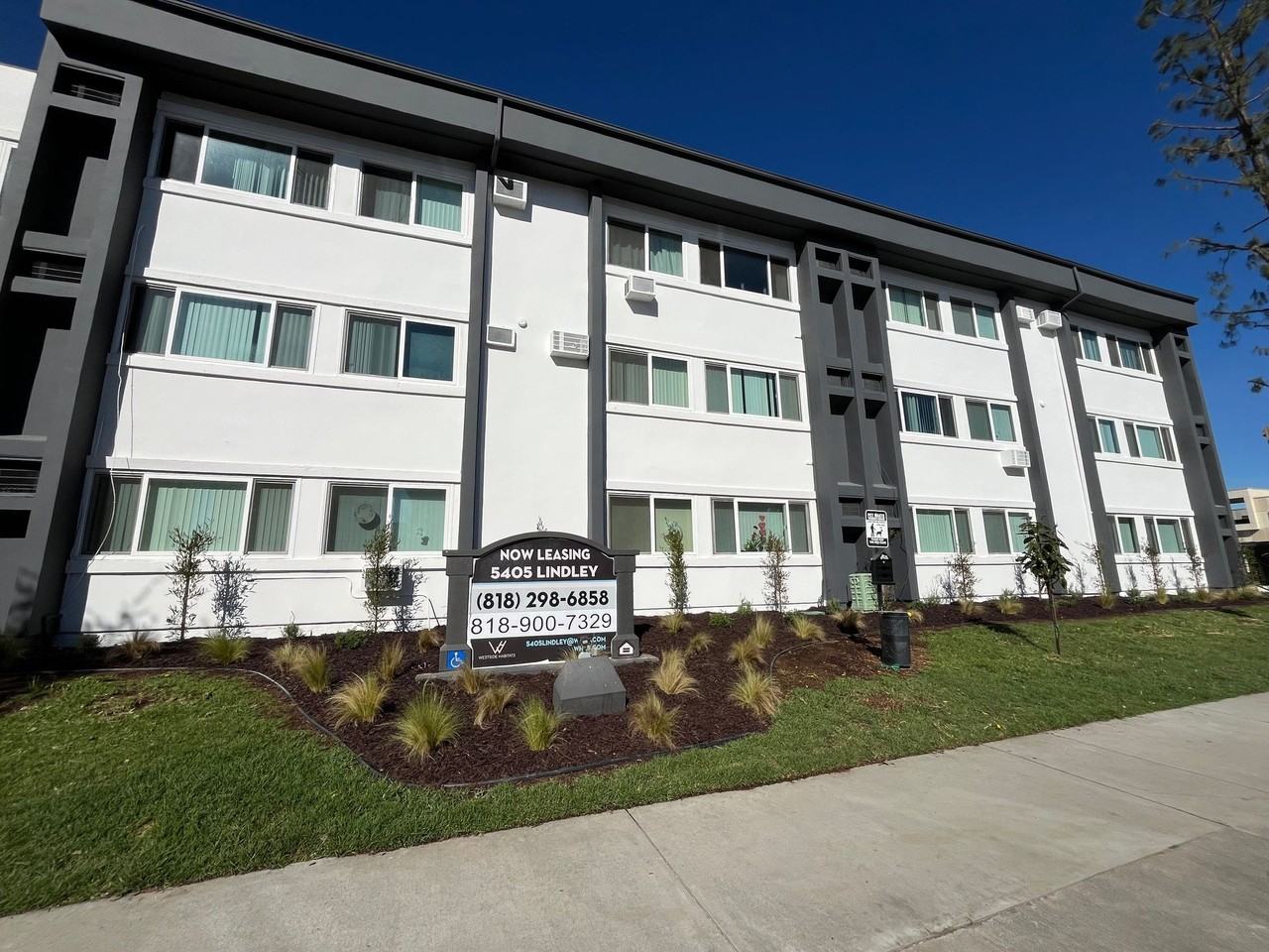 5405 Lindley Avenue - Photo 4 of 8