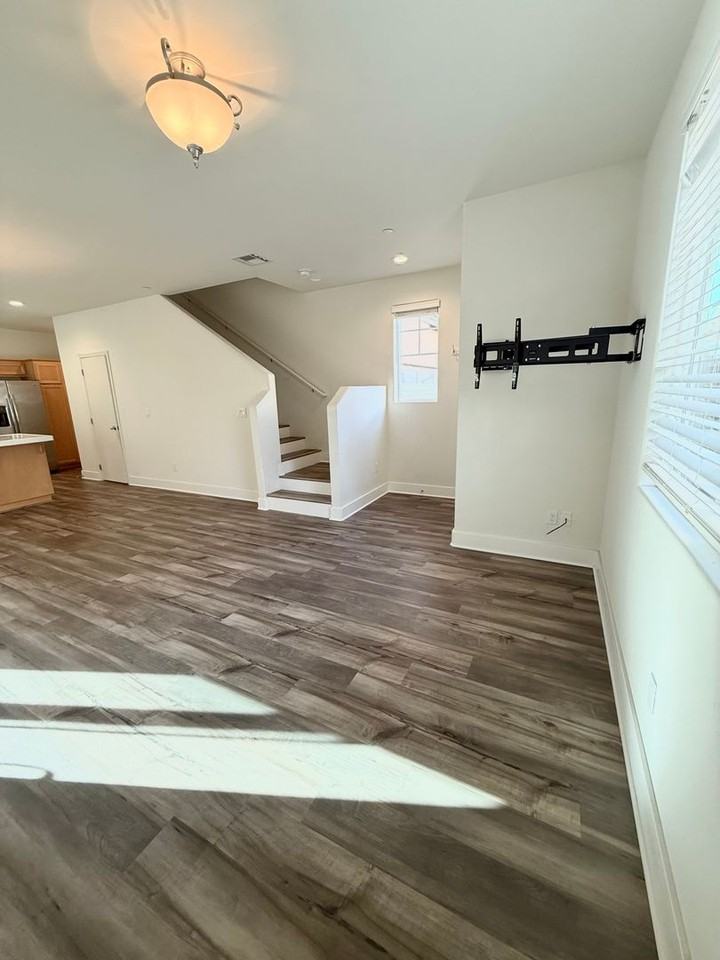 143 Sweetwater Ln - Photo 3 of 31