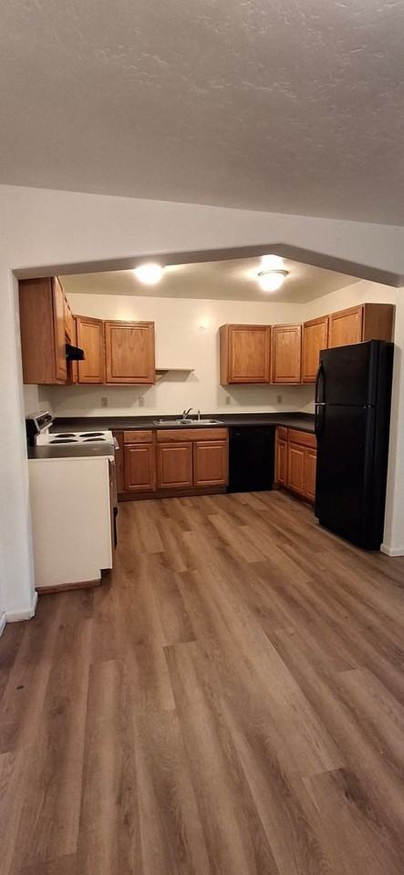 202 S 11th St - Photo 4 of 12