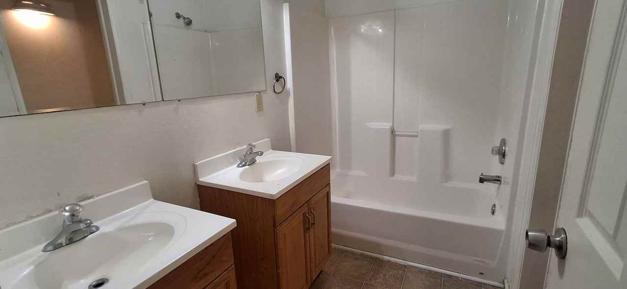 202 S 11th St - Photo 6 of 12