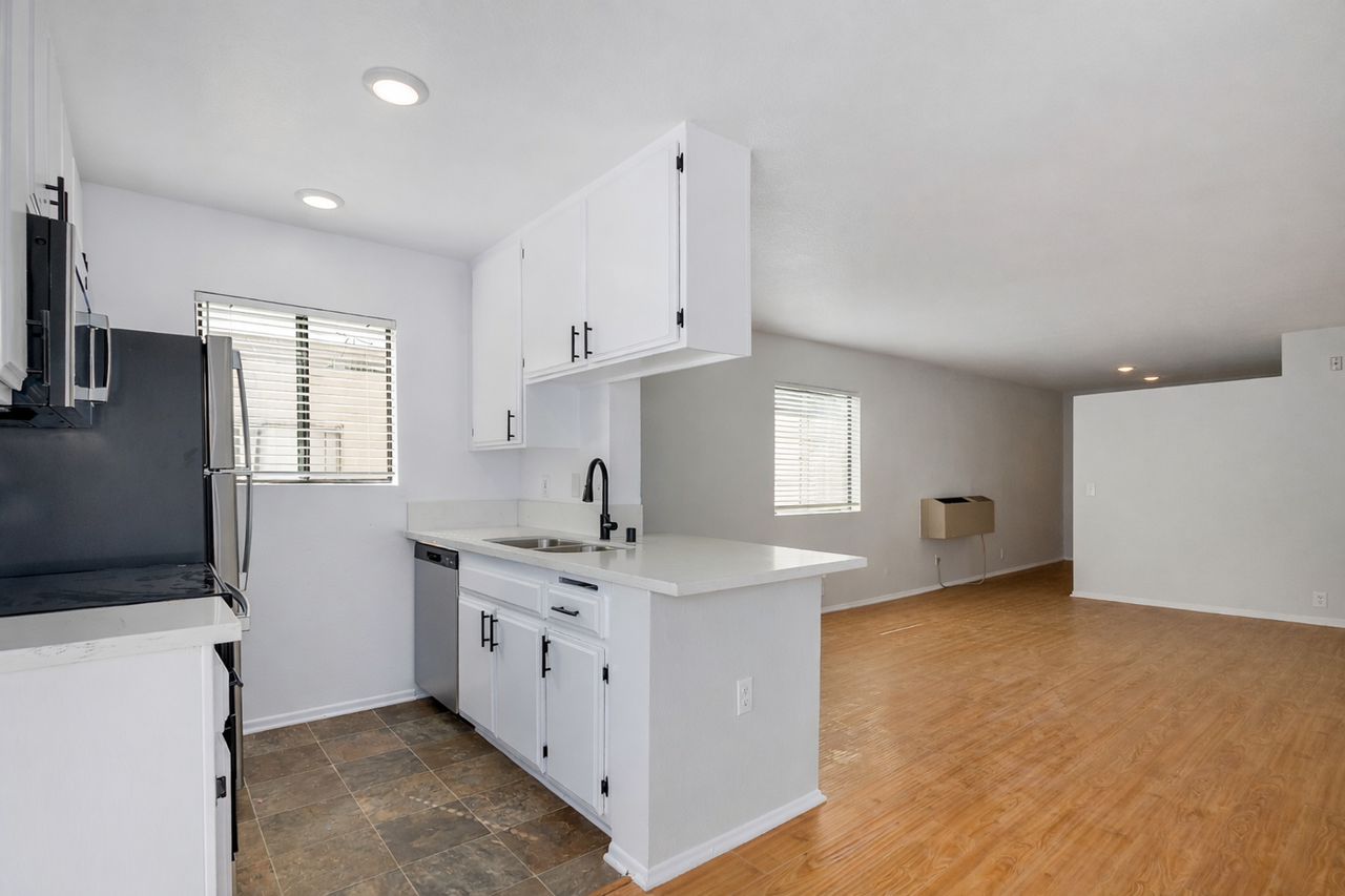 132 Clark Dr - Photo 5 of 22