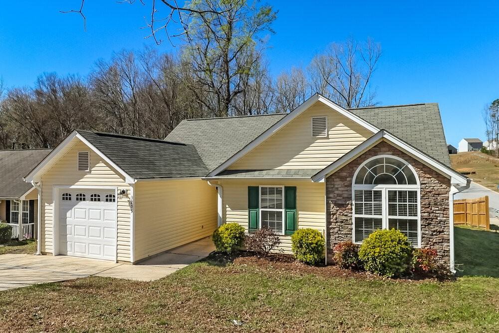 3205 Forest Creek Ct - Photo 3 of 16