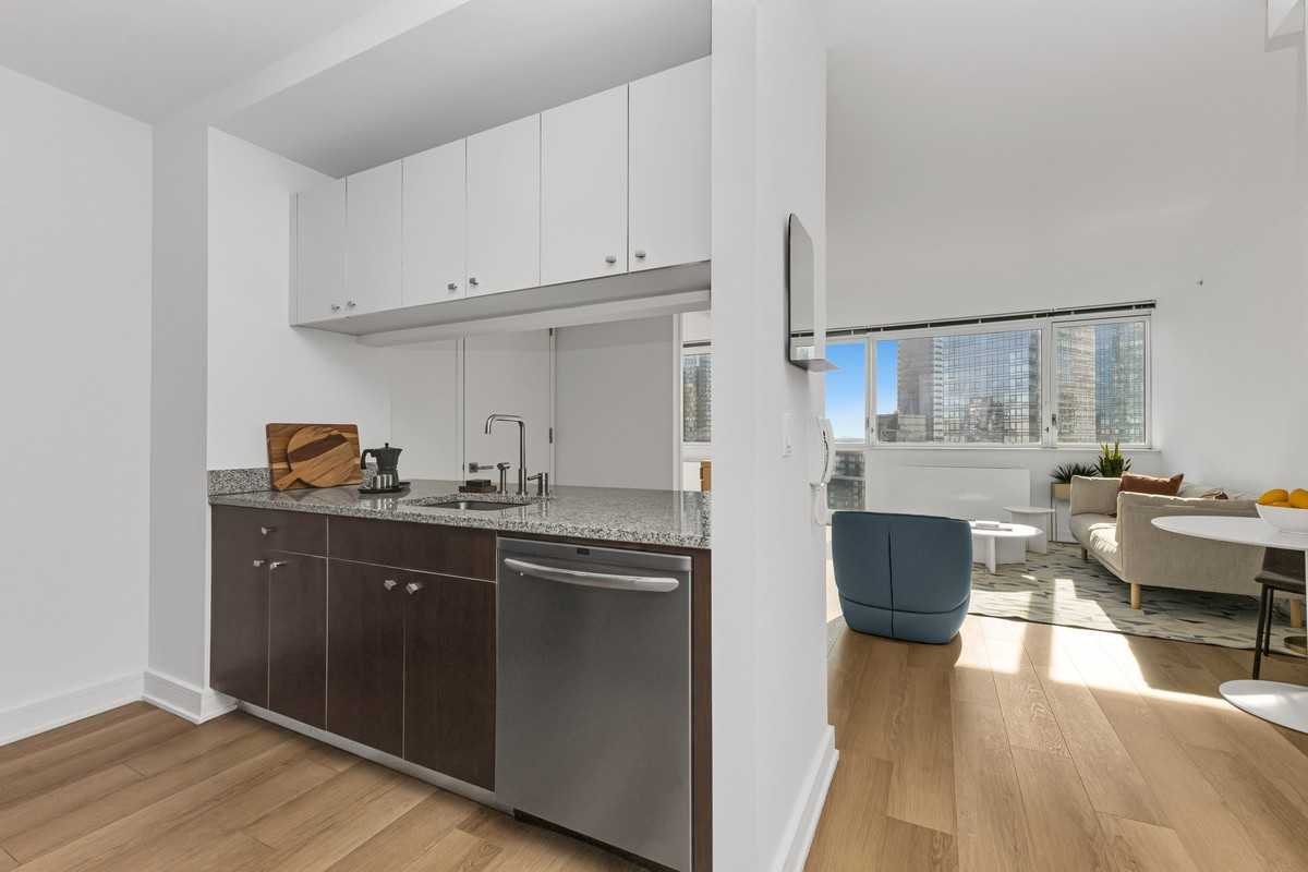 Linc LIC - Photo 5 of 15