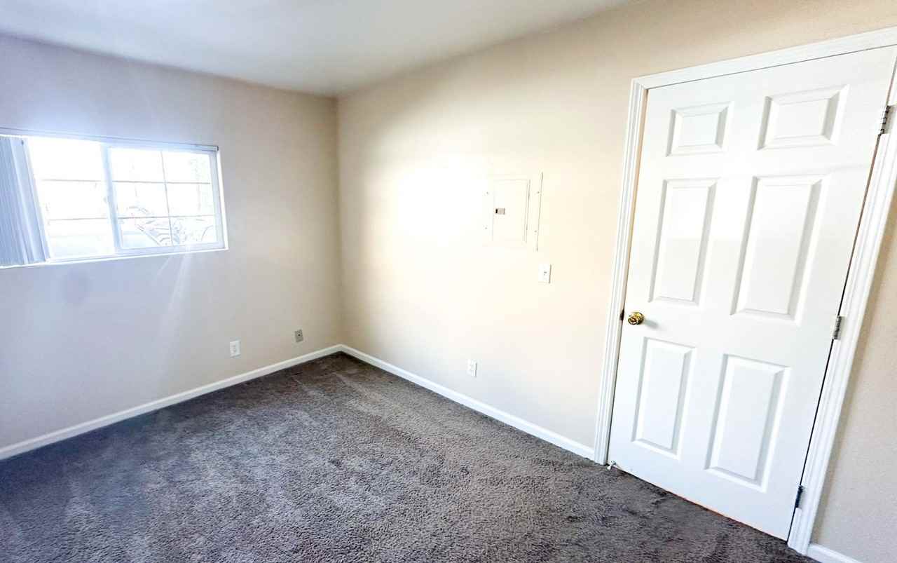 DJ 60th - Photo 5 of 11