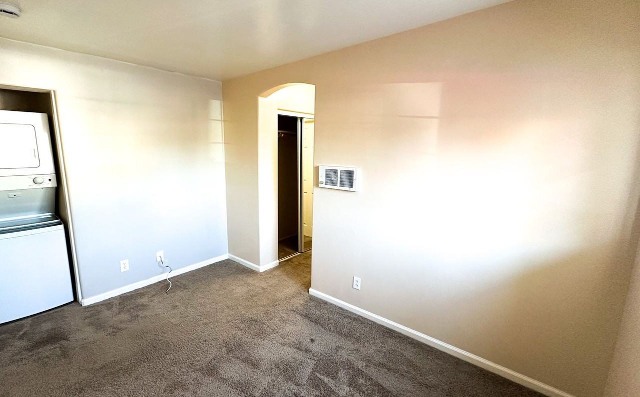 DJ 60th - Photo 7 of 11