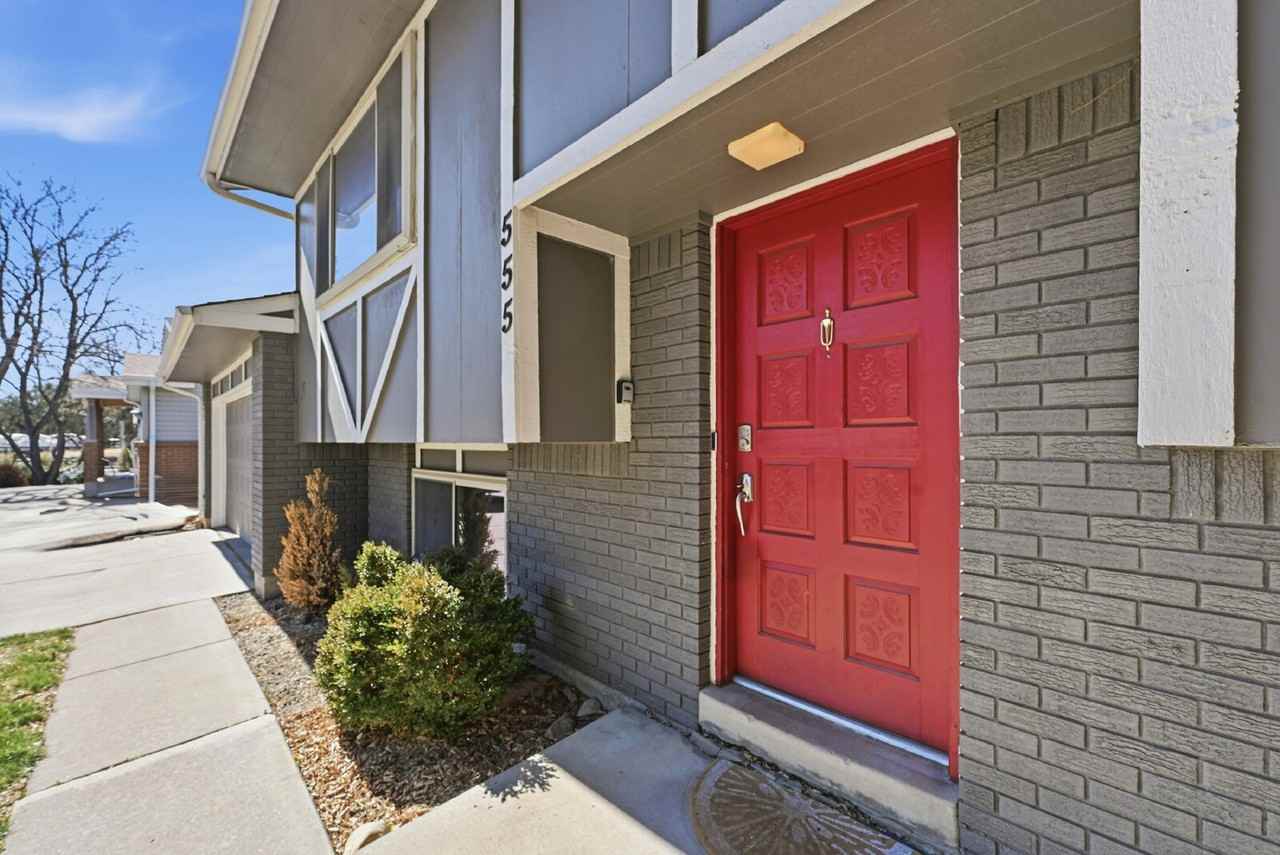 555 Ash St - Photo 2 of 43