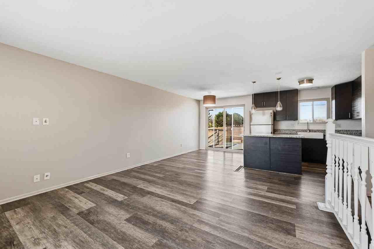 555 Ash St - Photo 3 of 43