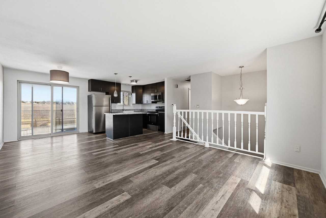 555 Ash St - Photo 4 of 43