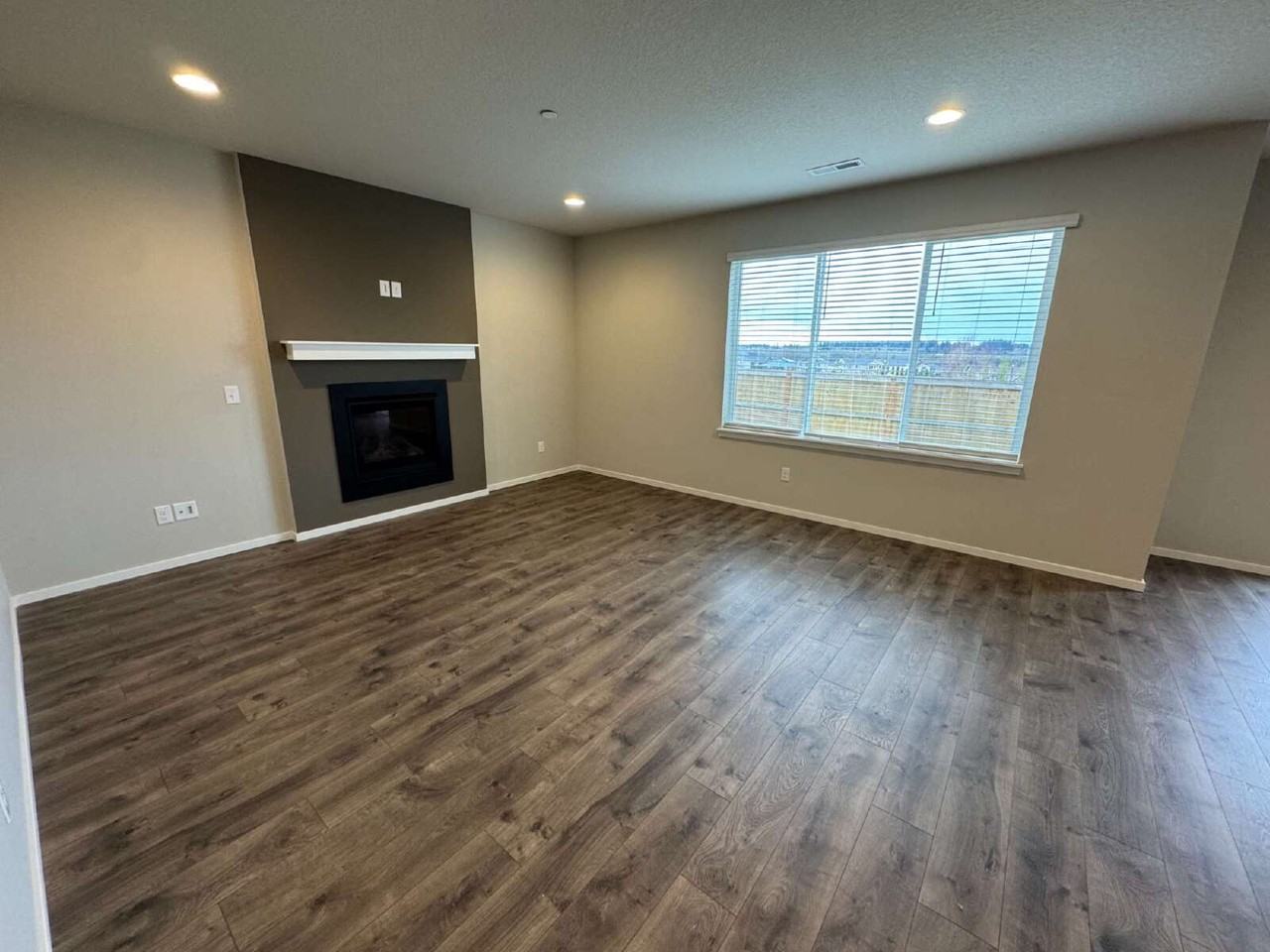 7035 N 94th Ave - Photo 3 of 24