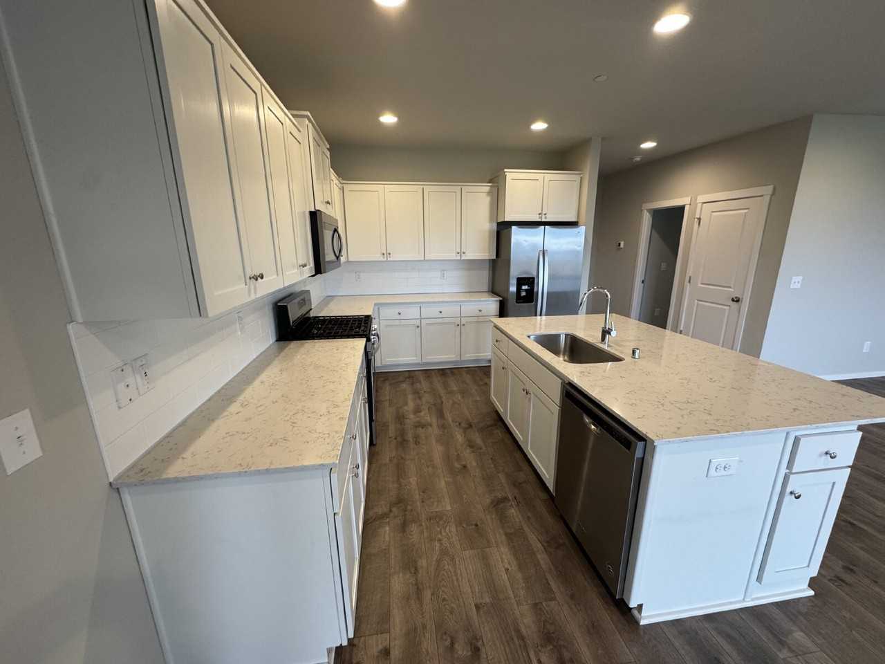 7035 N 94th Ave - Photo 6 of 24