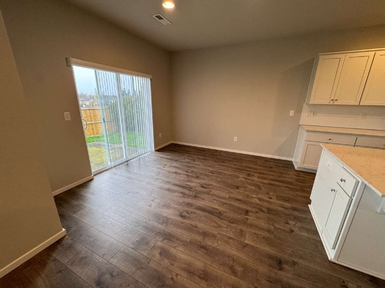 7035 N 94th Ave - Photo 7 of 24