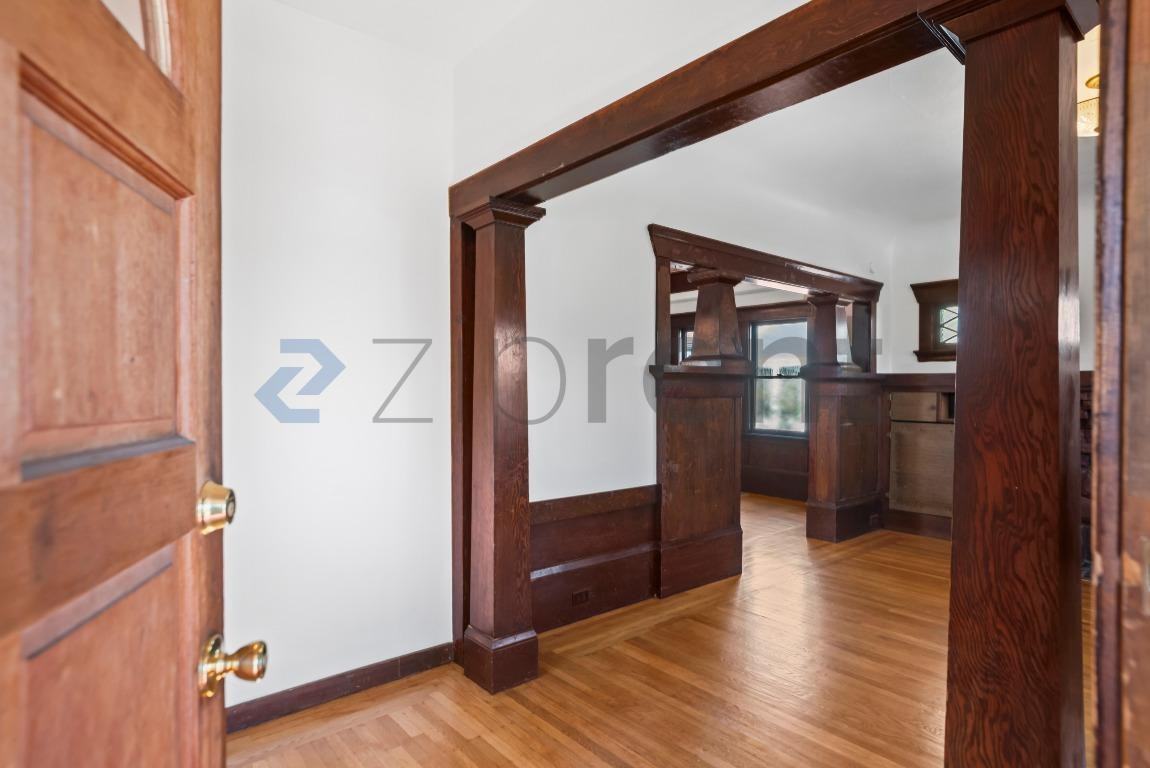 5737 Gaskill St - Photo 5 of 32