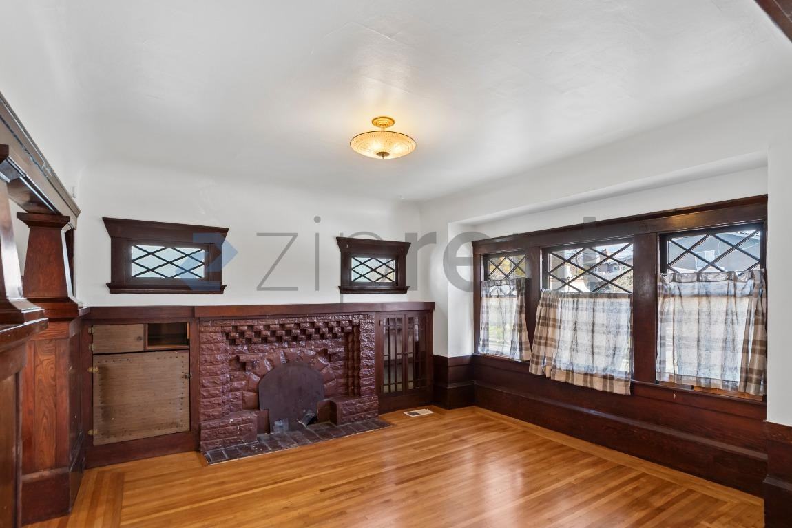 5737 Gaskill St - Photo 6 of 32