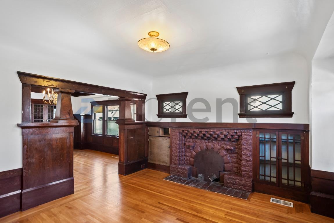 5737 Gaskill St - Photo 7 of 32