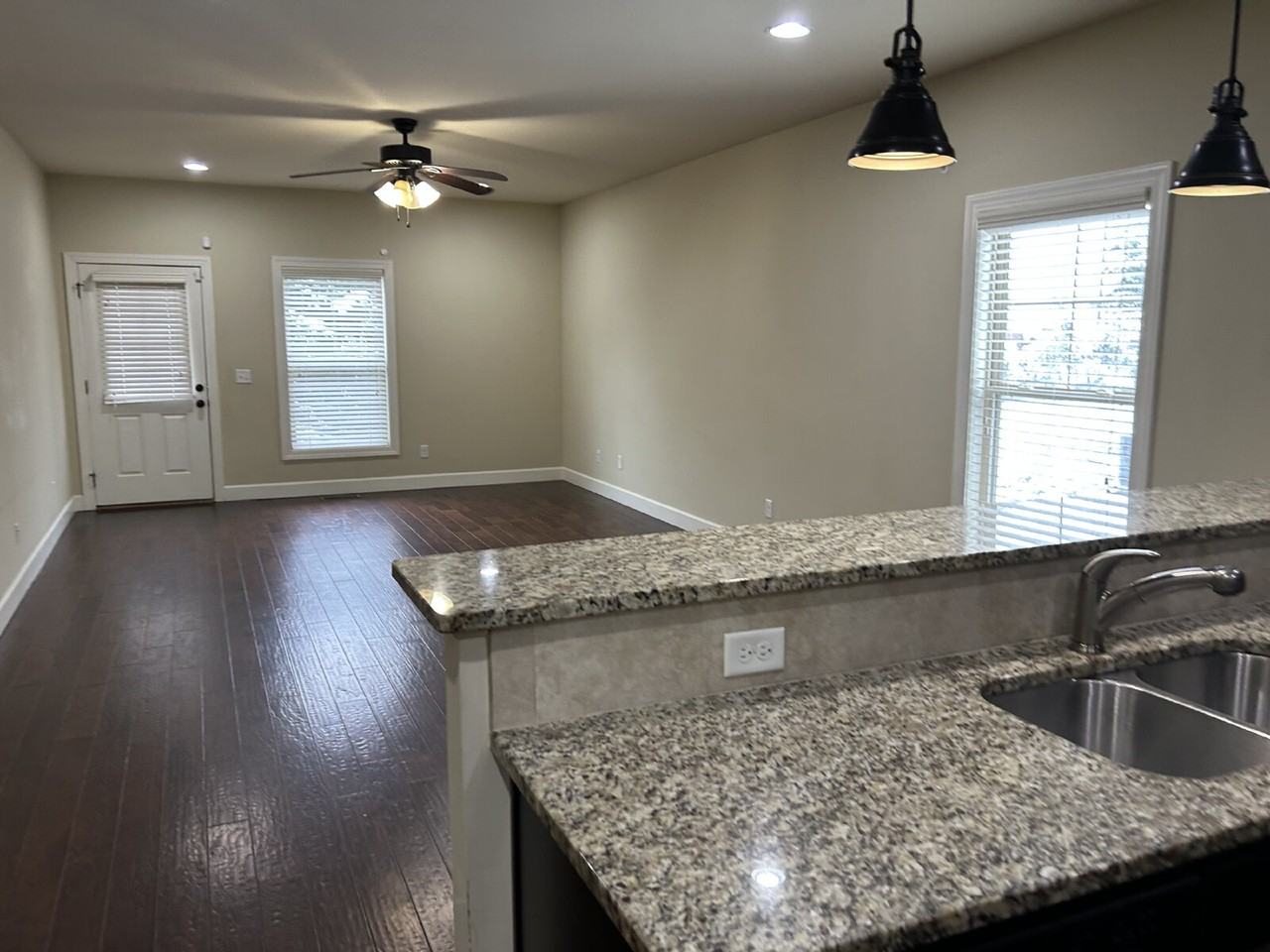 667 Cooper Sq - Photo 5 of 21