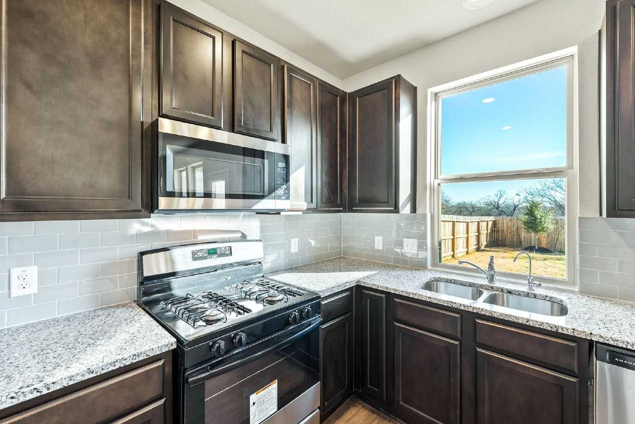 5118 Sandstone Way - Photo 6 of 37