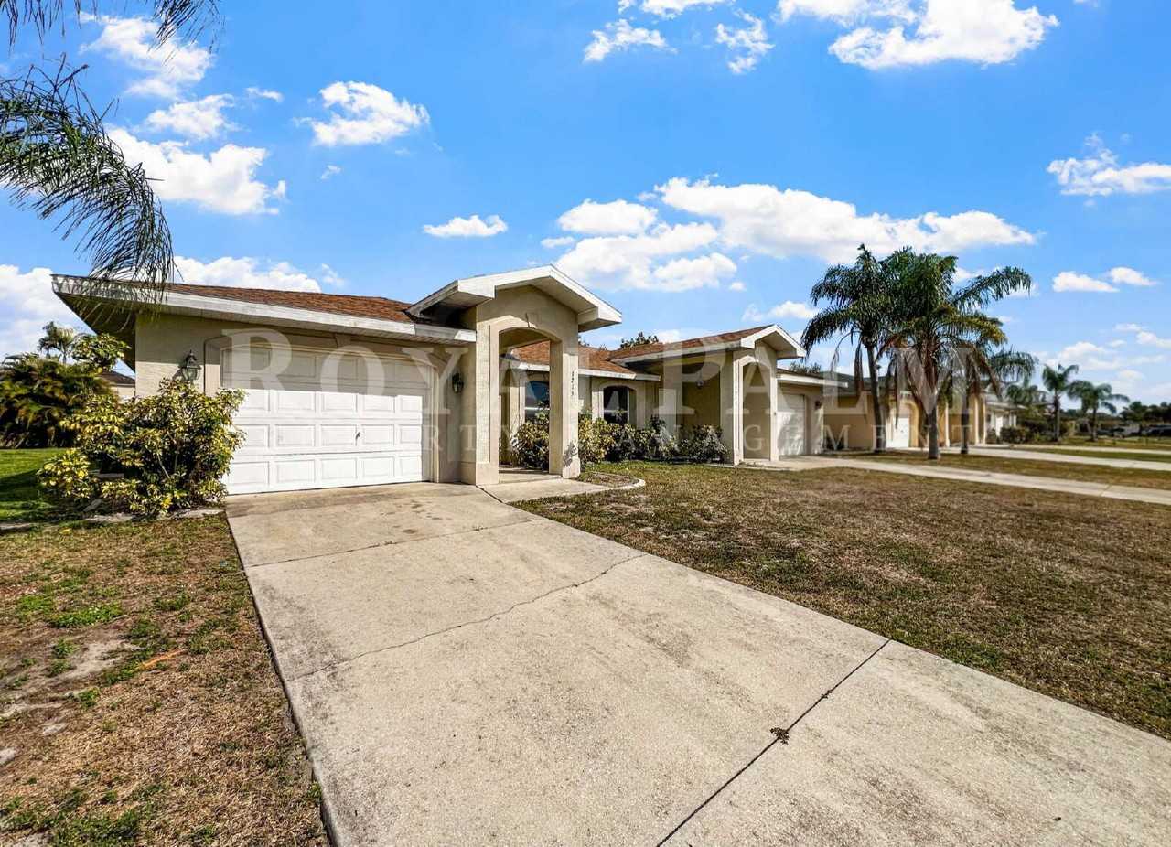 1215 Se 8th Ave - Photo 3 of 35