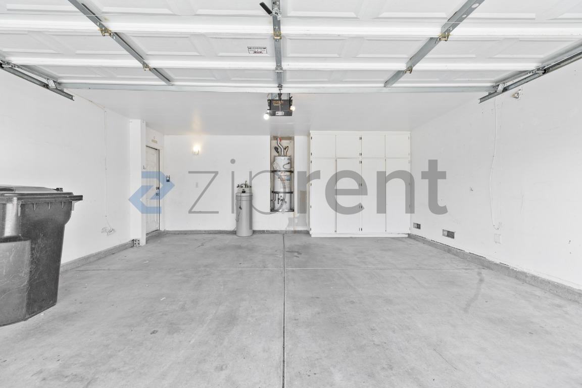 2455 Silver Sunrise Ln - Photo 4 of 40