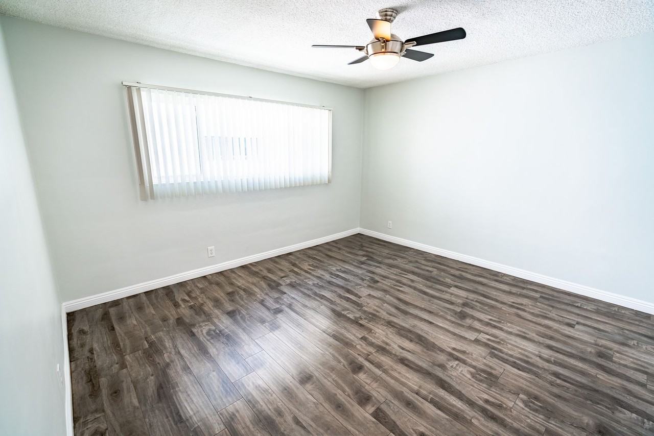 350 South Manhattan Place - Photo 6 of 24