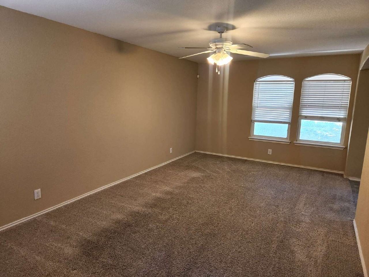 5519 Tomas Cir - Photo 3 of 17