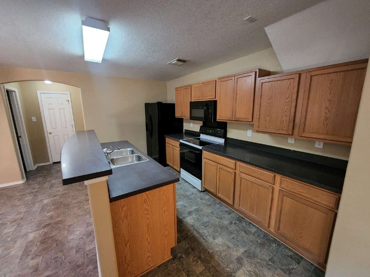 5519 Tomas Cir - Photo 6 of 17