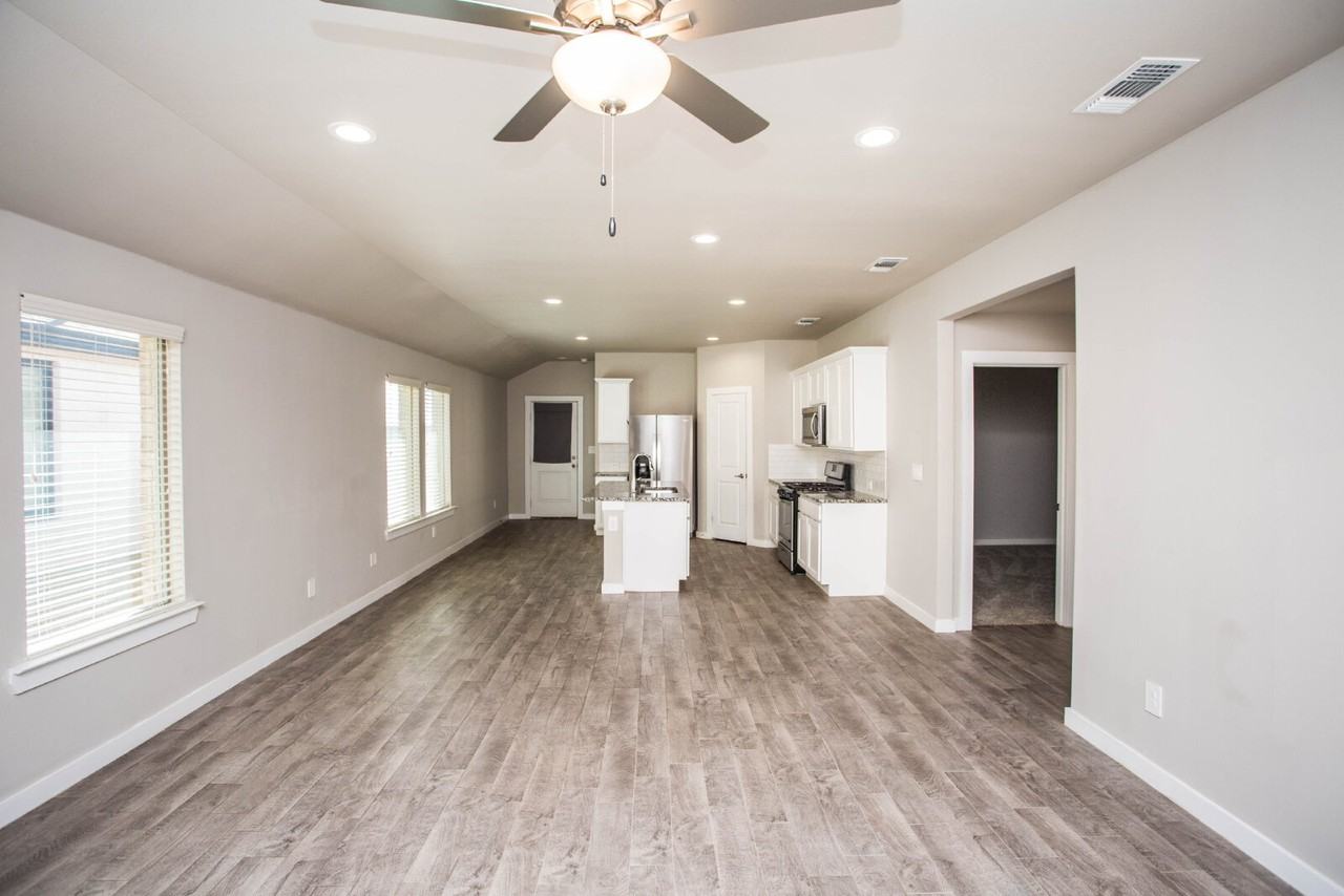 4717 126th St - Photo 5 of 23