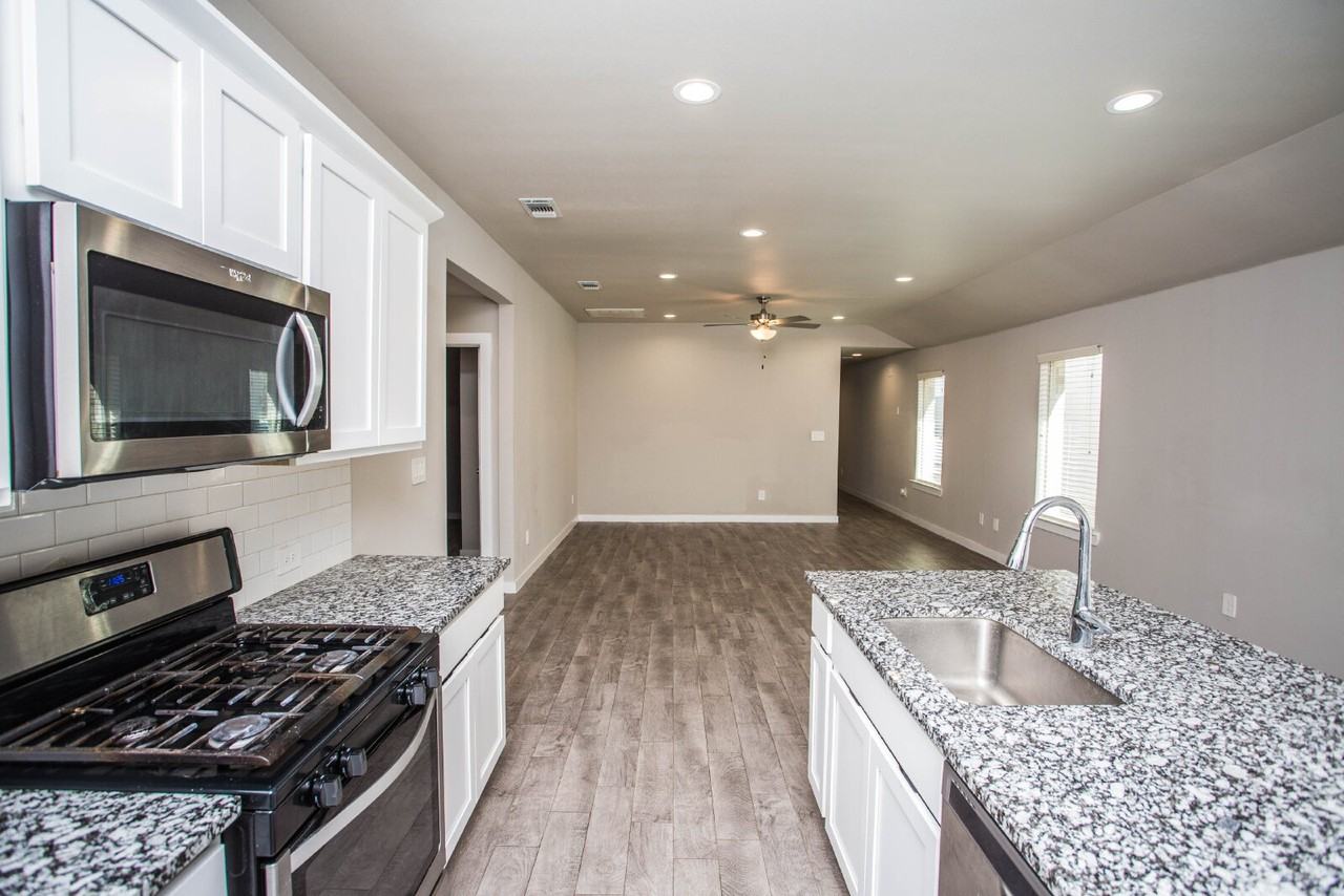 4717 126th St - Photo 7 of 23