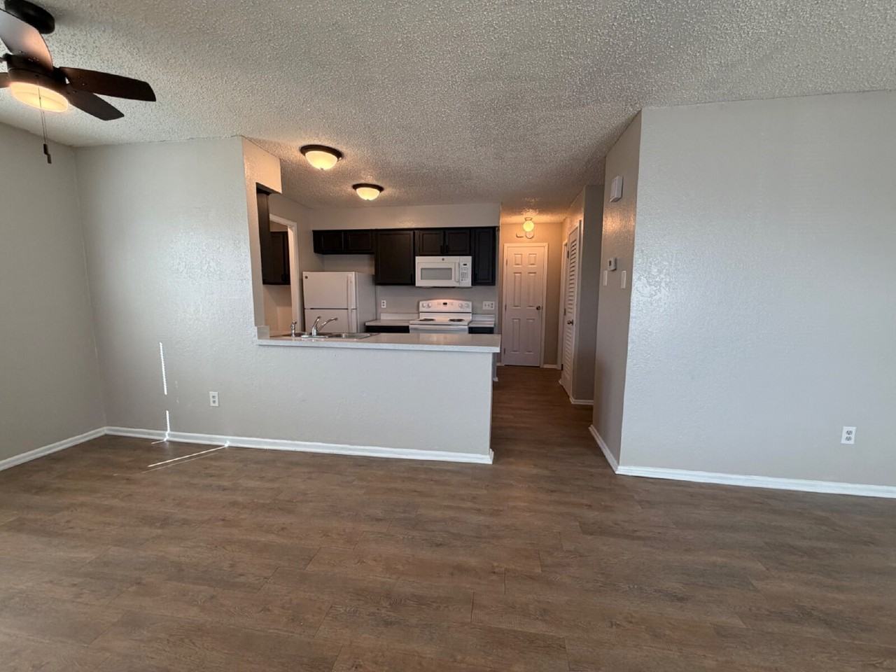 9604 Elgin Ave - Photo 4 of 13