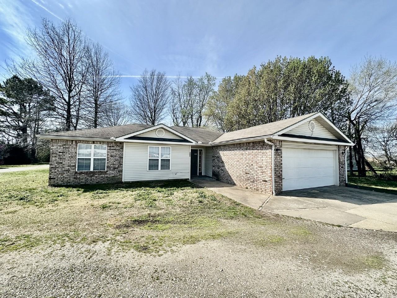 639 E Highway 264 - Photo 2 of 25