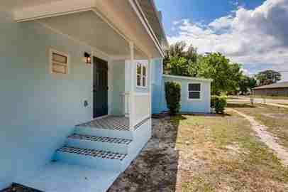 1116 Main St - Photo 3 of 28