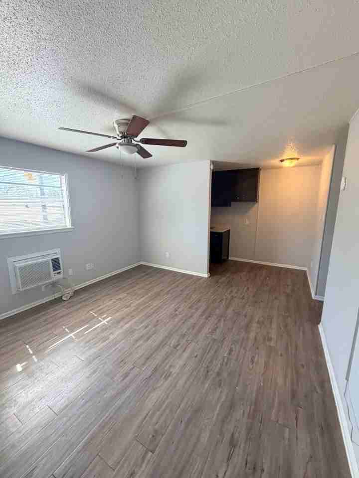 3201 35th St #10 - Photo 2 of 10