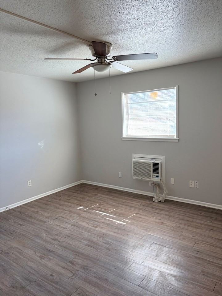 3201 35th St #10 - Photo 5 of 10