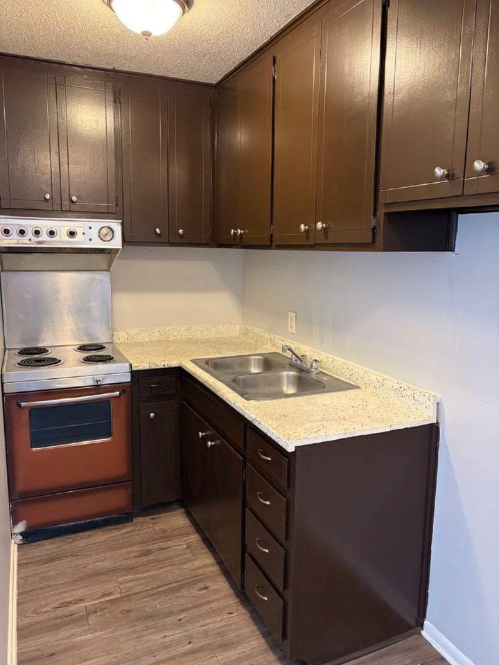 3201 35th St #10 - Photo 6 of 10