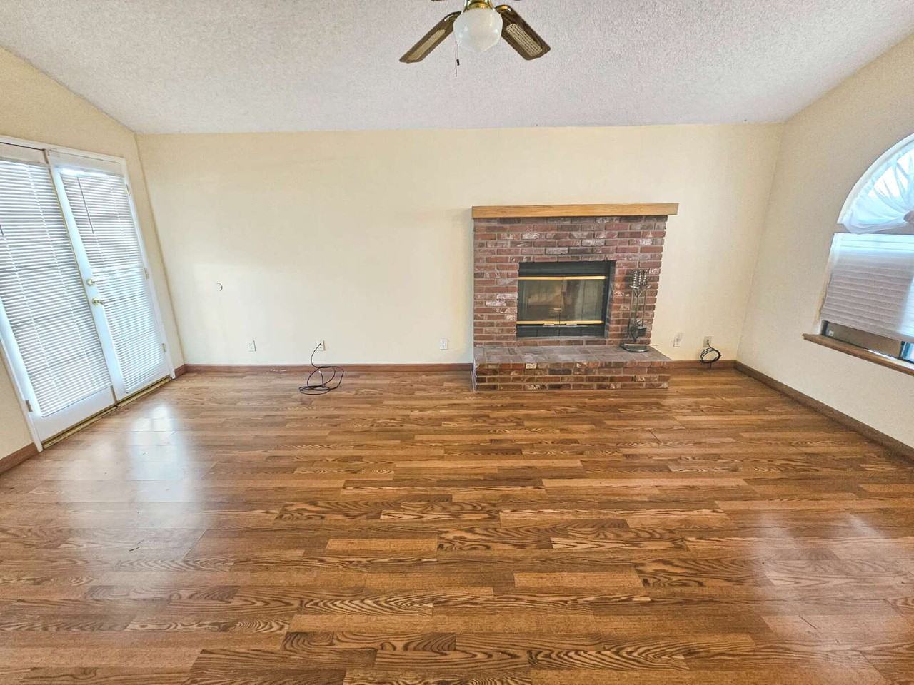 821 Janelle Ct - Photo 2 of 20