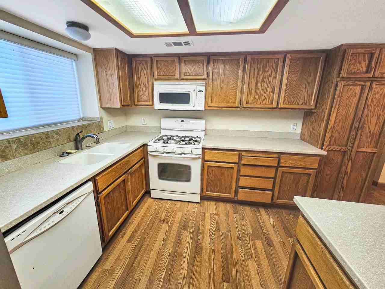 821 Janelle Ct - Photo 3 of 20