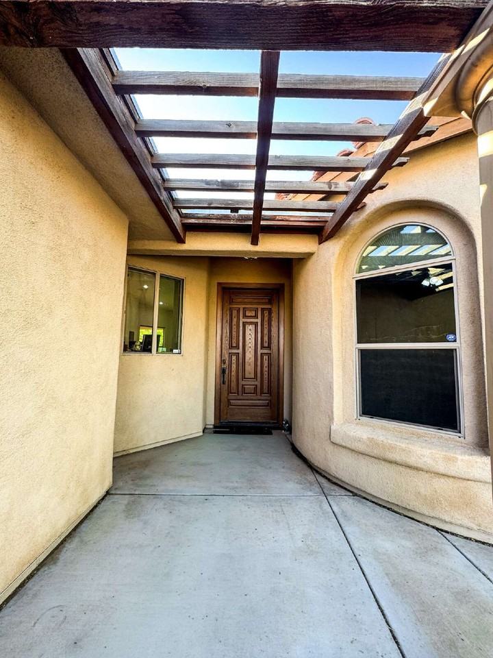 2683 S Terrace Ave - Photo 2 of 18