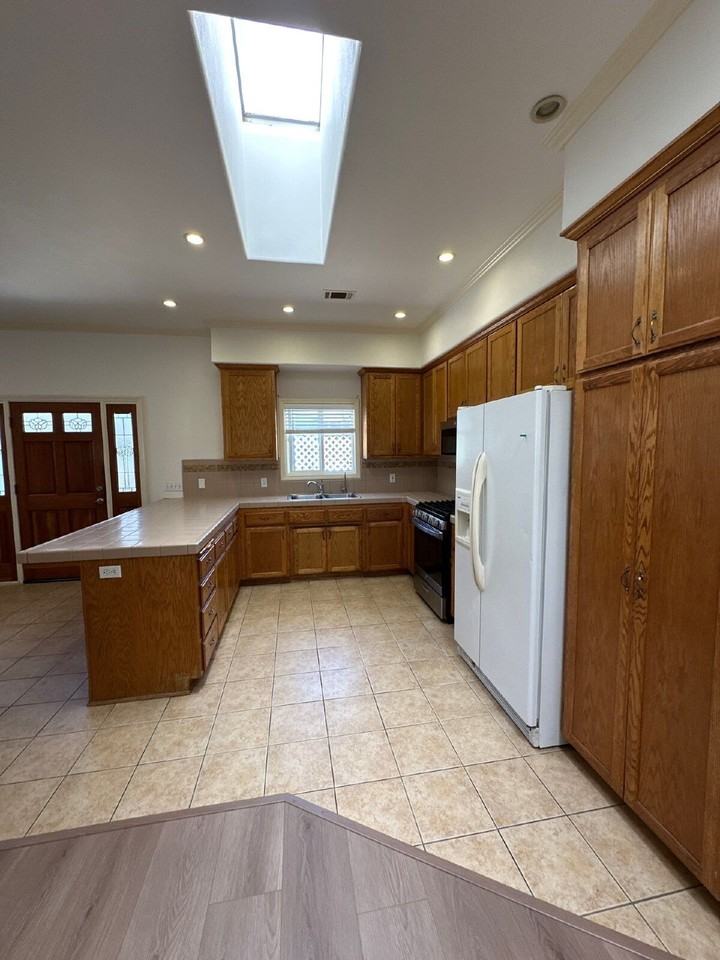 1420B Longbranch Ave - Photo 7 of 19