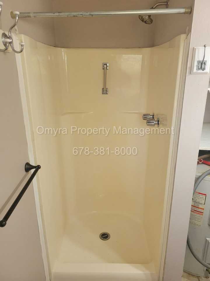 591 Bolan St Se #B - Photo 4 of 7