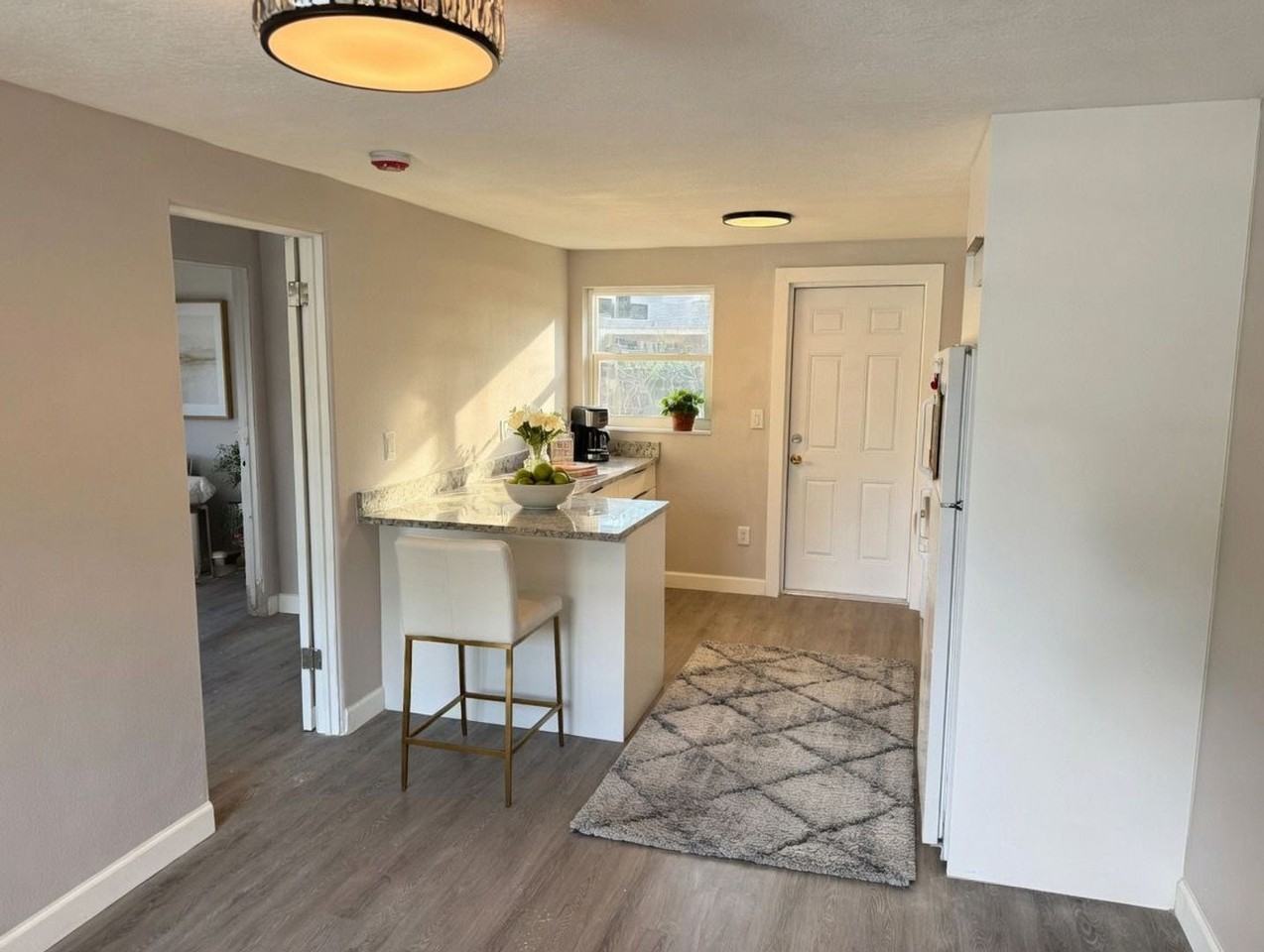 897 10th Avenue SW – Your Cozy Retreat in Largo - Photo 4 of 7