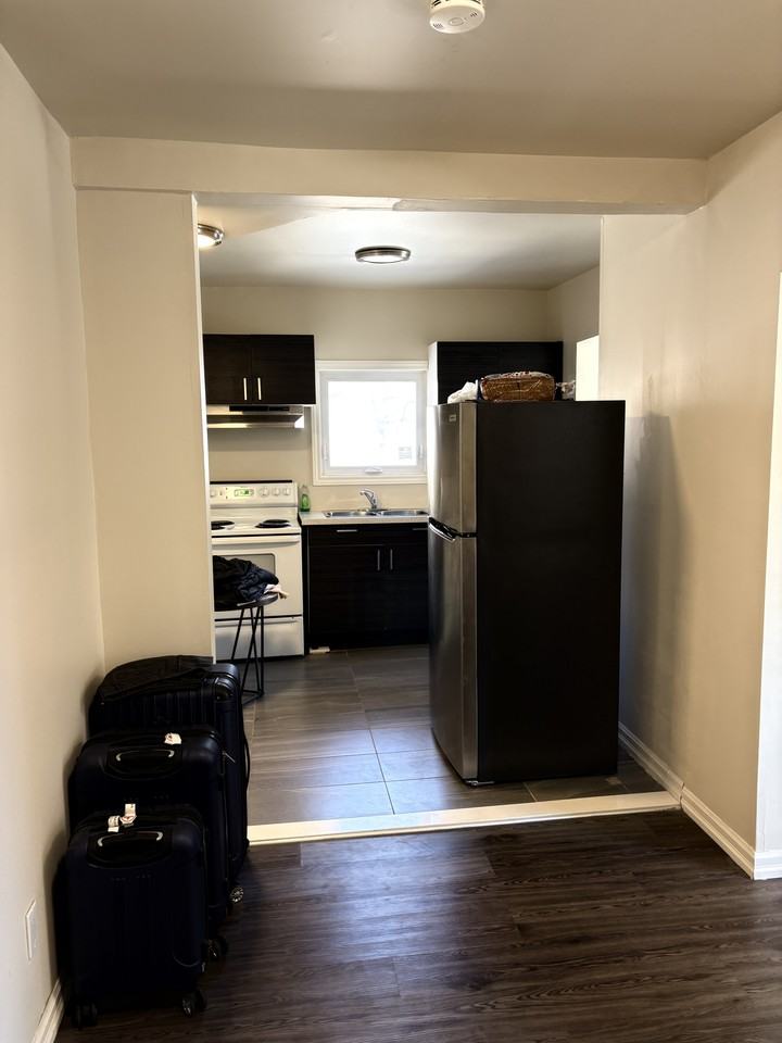 114 Hess St S #3 - Photo 3 of 16