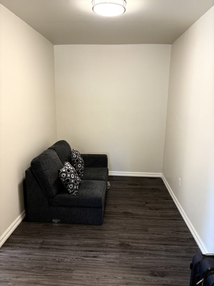 114 Hess St S #3 - Photo 6 of 16