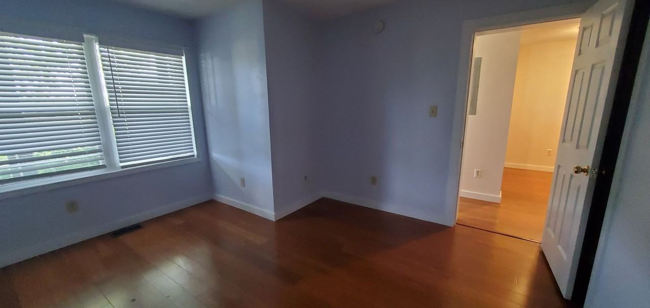 800 Meadowview Dr - Photo 2 of 10