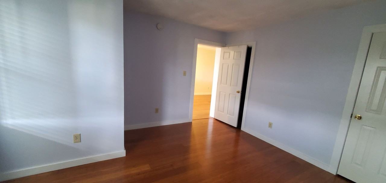 800 Meadowview Dr - Photo 3 of 10