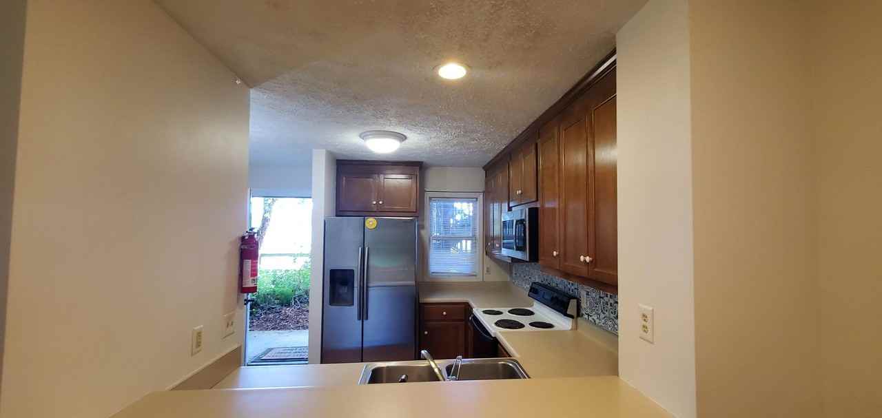 800 Meadowview Dr - Photo 4 of 10